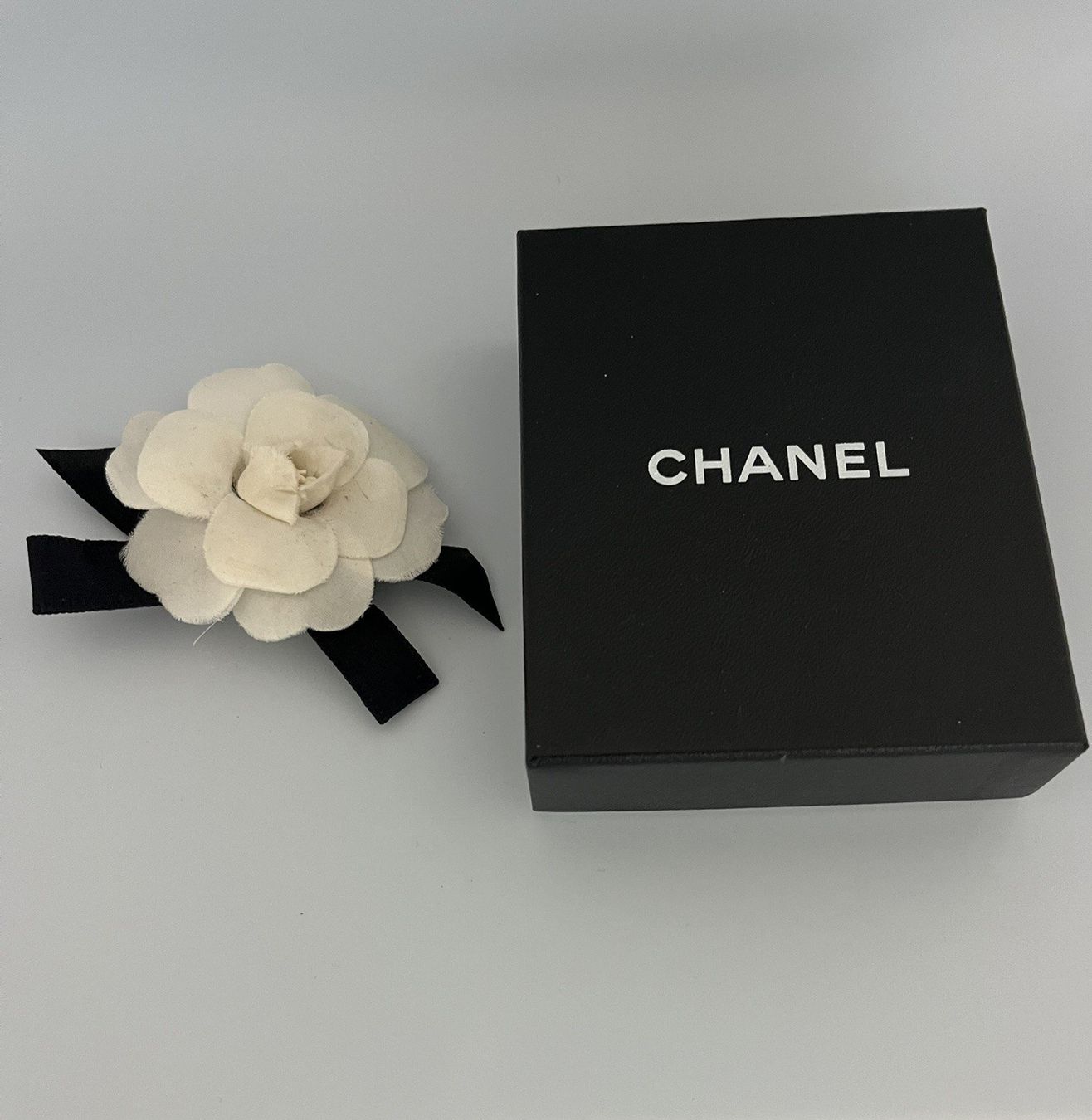 Chanel Spille & Fermagli: Chanel Ansteckblume Vintage – Usato da Wettswil venduto da PeterVoArosa 3
