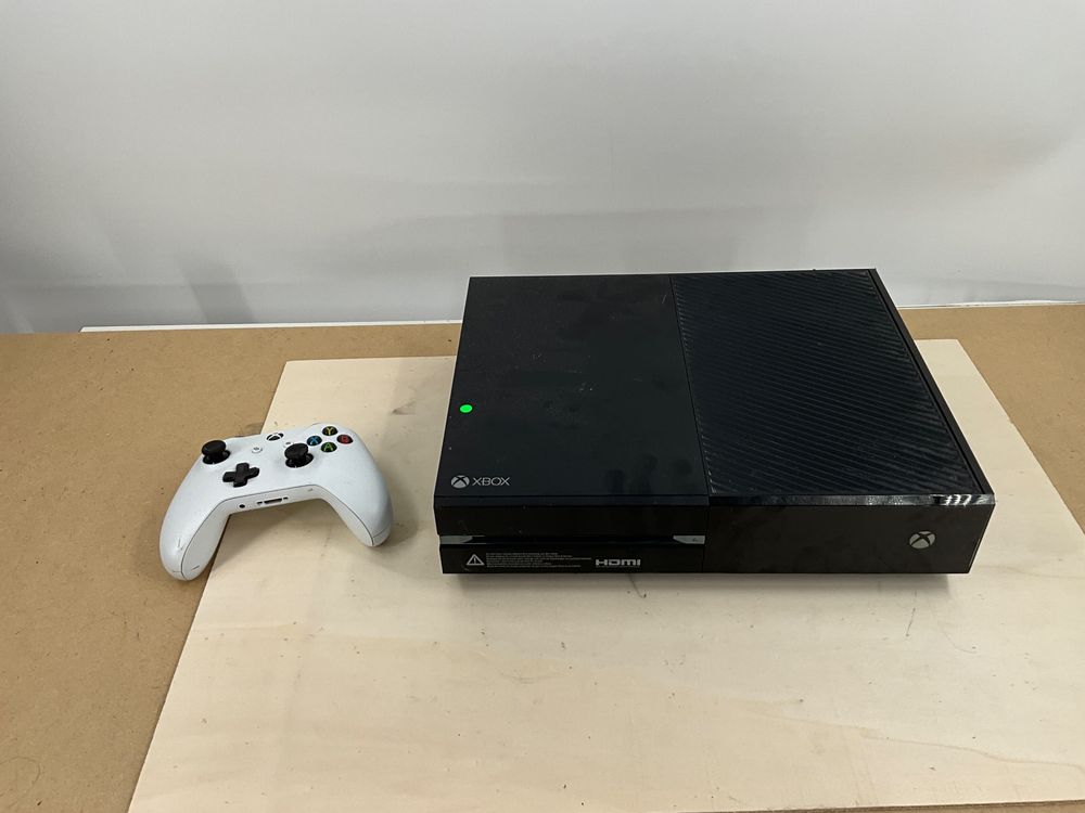 XBOX ONE Gaming Konsole mit Kontroller funktioniert gut Kaufen auf