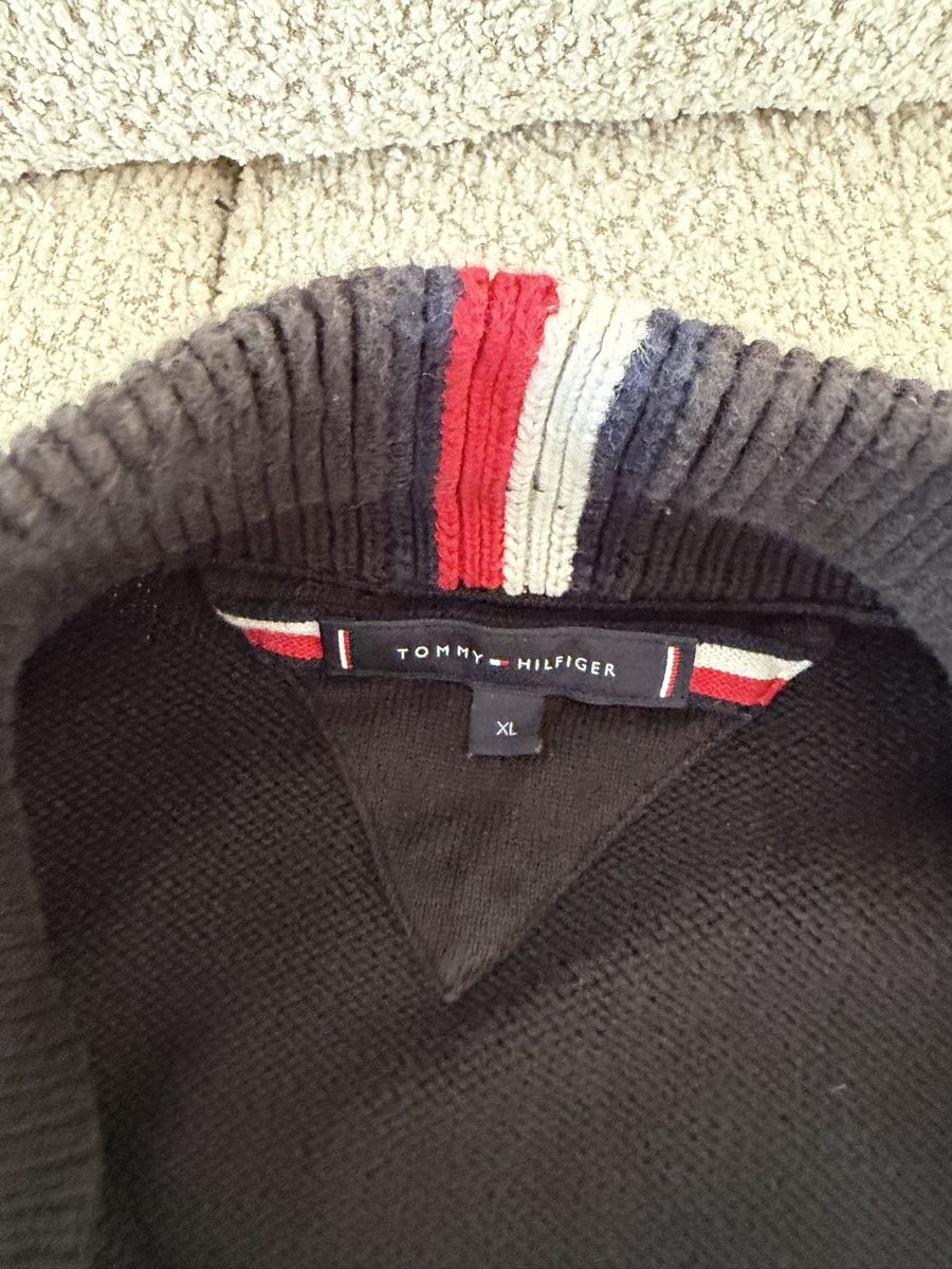 Tommy Hilfiger Pullover & Sweatshirts: Tommy Hilfiger Jäckchen / Pullover  – Gebraucht aus Dietikon von Prelovedpearls 1