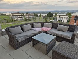 Garten Lounge Set Polyrattan mit Tisch und Hocker.
