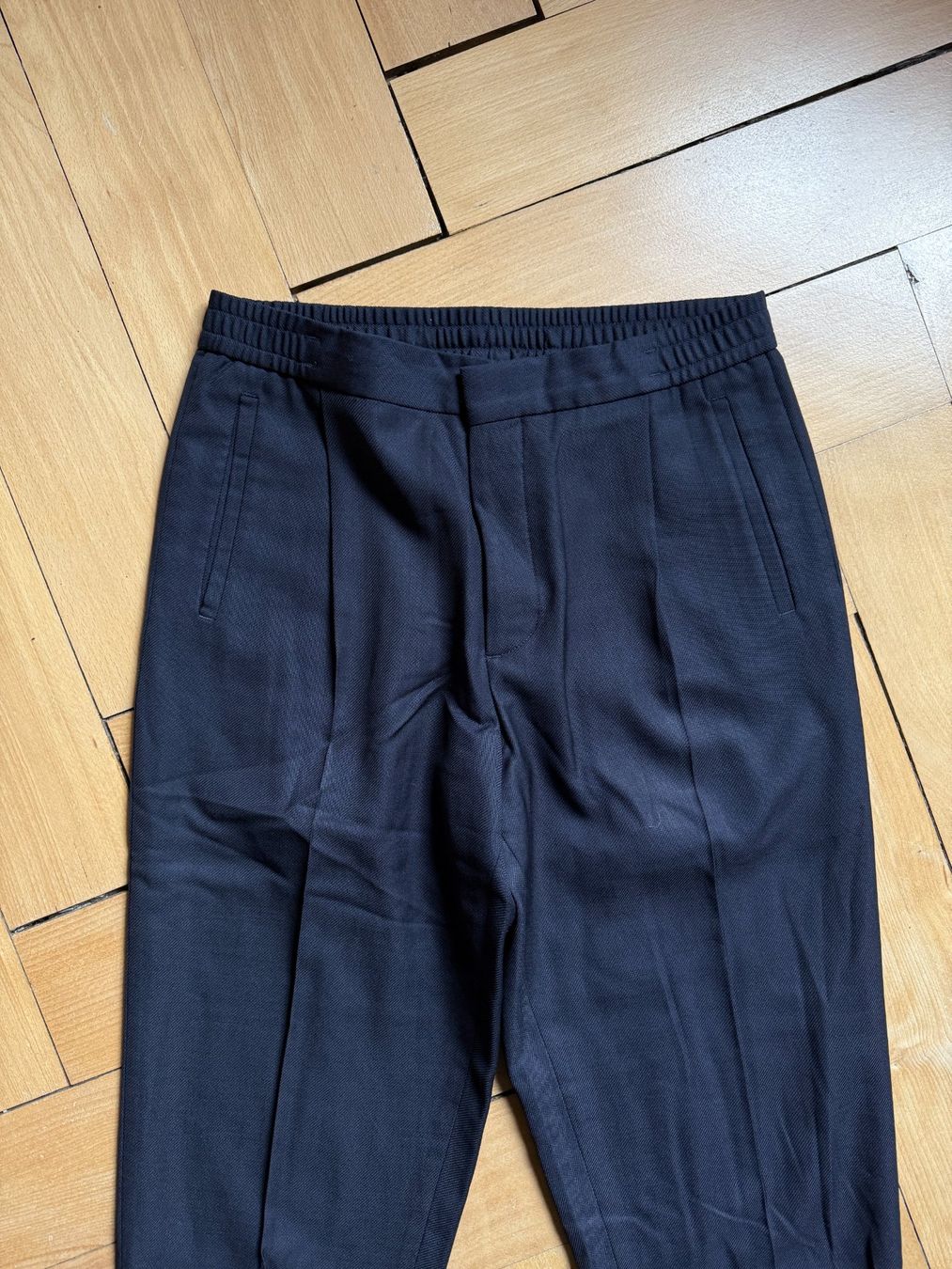 Cos Pantaloni: COS - Hose dunkelblau aus Wolle 46 – Usato da Zürich venduto da Diazaio 1