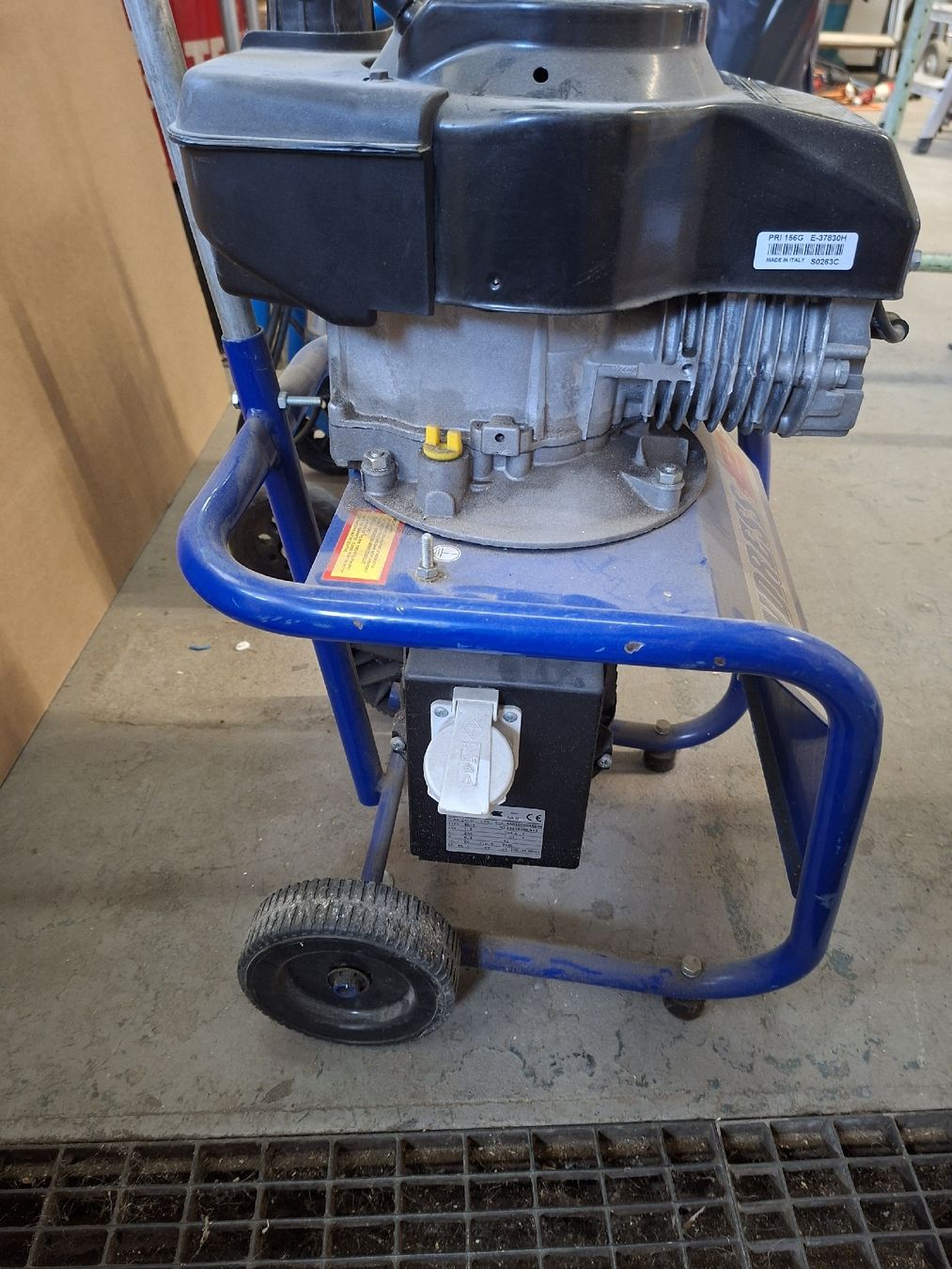 Compressori: Strom Kompressoren ( 2 Stück) – Usato da Oberhasli venduto da Cortina 8