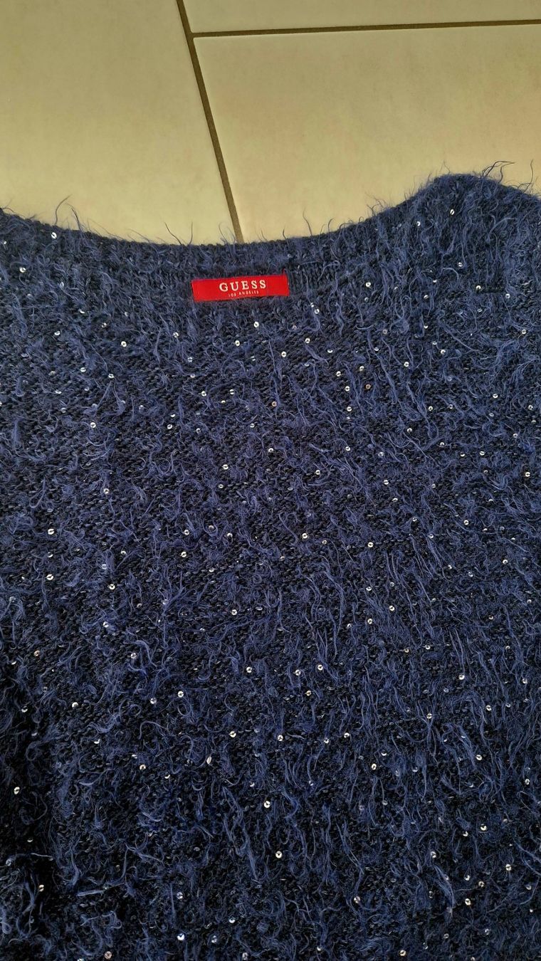 Guess Maglioni & Felpe: schöner, flauschiger Pullover mit Glitzer von GUESS – Usato da Wettingen venduto da Lady_glam 1
