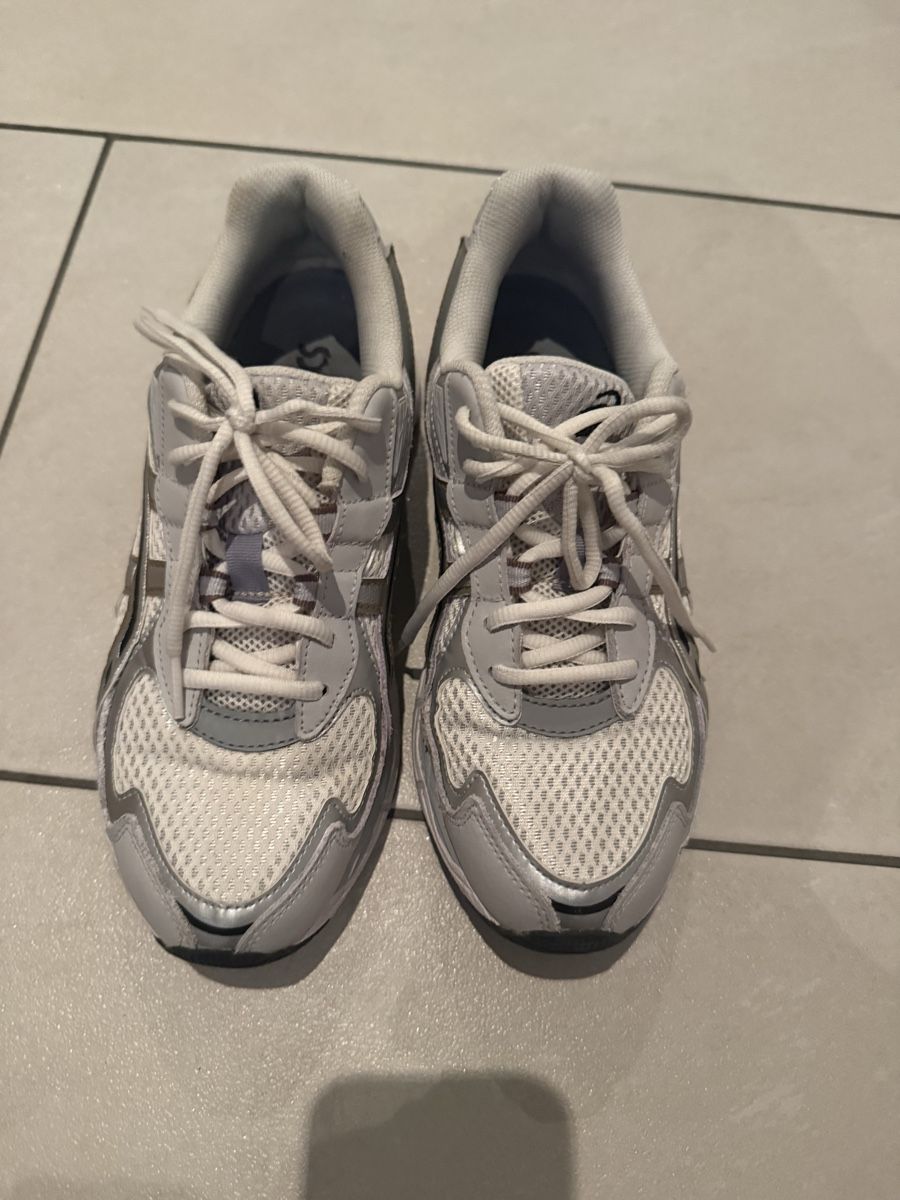 Asics Scarpe da uomo: Asics Sneakers – Usato da Mülligen venduto da and_djv9