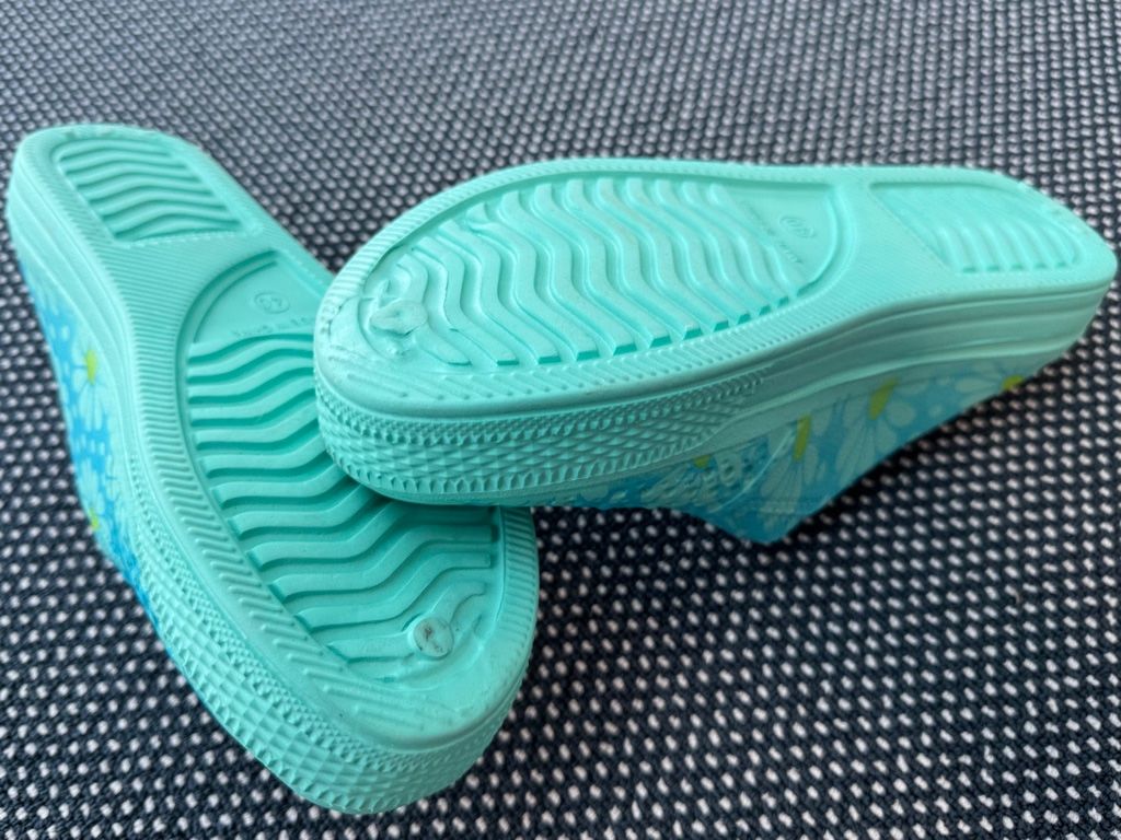 Scarpe da donna: Damen Clogs - Badeschuhe - Gartenclogs - eher Gr. 39 - NEU – Nuovo e nell'imballaggio originale da Zürich venduto da boz_my69 8