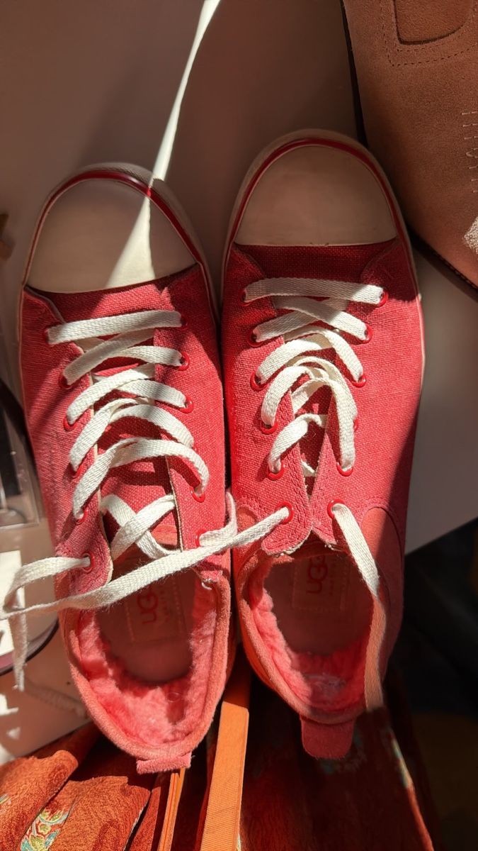 Ugg Damenschuhe: Baskets UGG avec doublure, taille 39 – Gebraucht aus VEYRIER von orange011 1