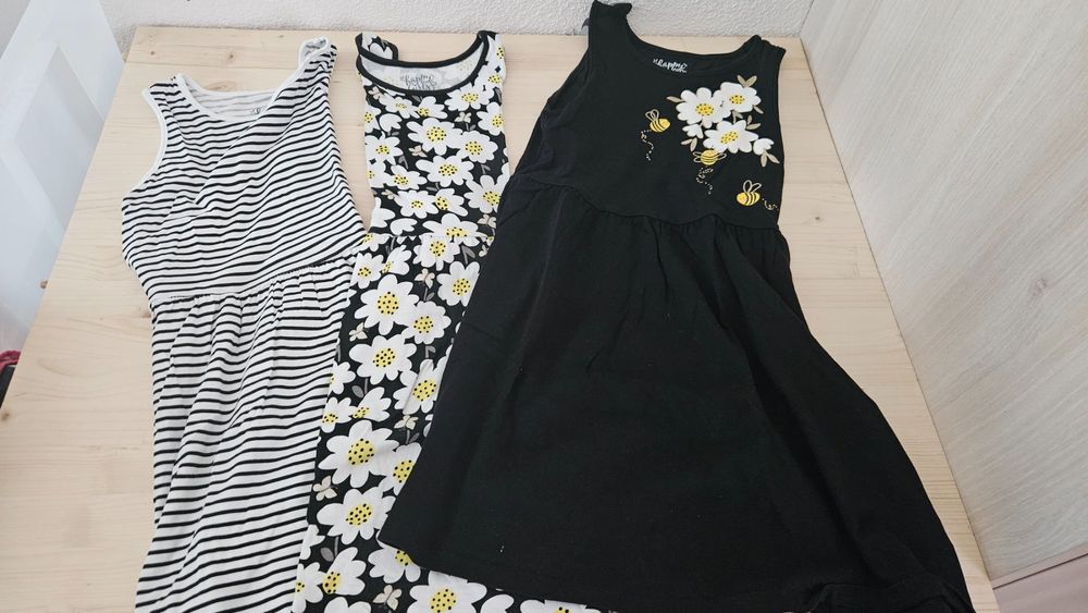 C&A Kleiderpakete & -sets: Sommer Set: 3 süsse Mädchen Kleider, Grösse 128🐝🌼🖤 – Neu (gemäss Beschreibung) aus Escholzmatt von Sommernacht. 1