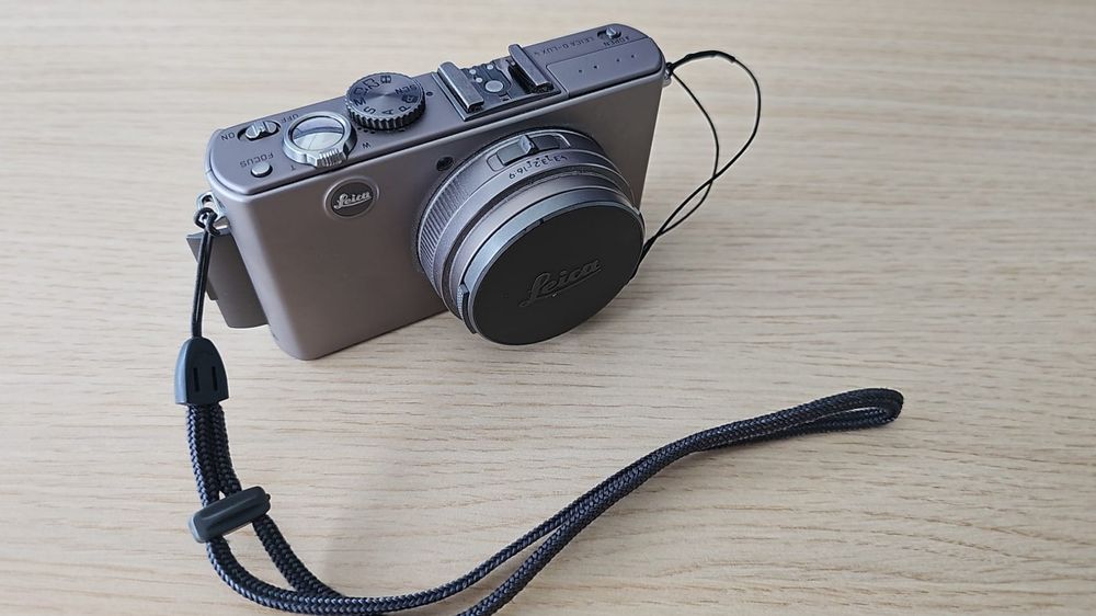 Leica D Lux 4 Titanium - Compact 10 MP - Neuf Avec Grip, étui Et Protection Cuir