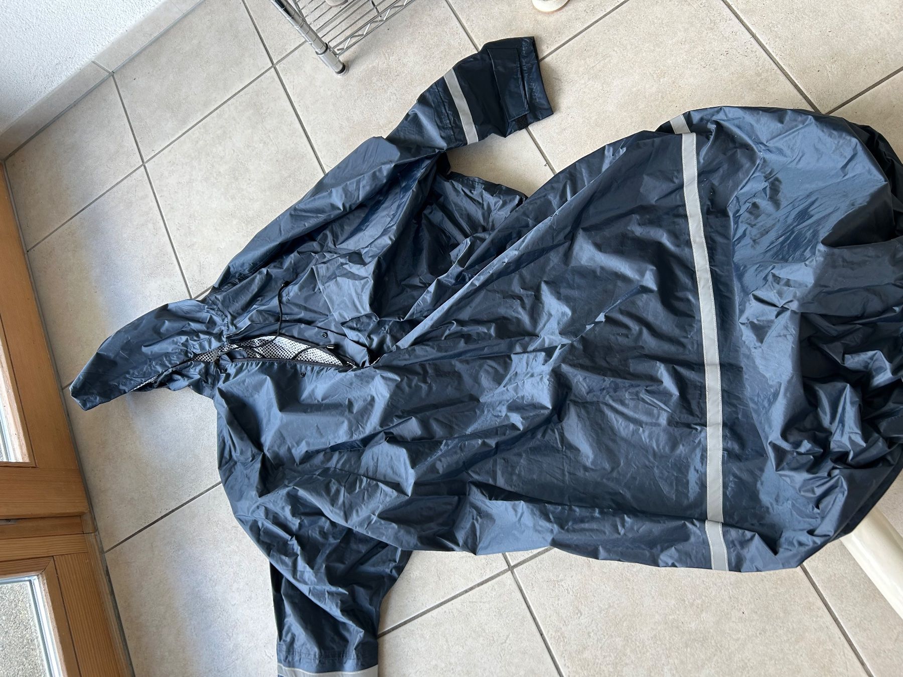 Altro in  Abbigliamento & Accessori: Rollstuhl Regencape von Rolko – Nuovo (secondo la descrizione) da Mörigen venduto da Knopf63 1