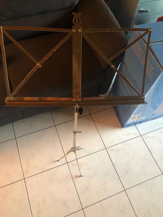 BESTonZON Notenständer Faltbar - Stabil & Verstellbar Mit Notenklemmen