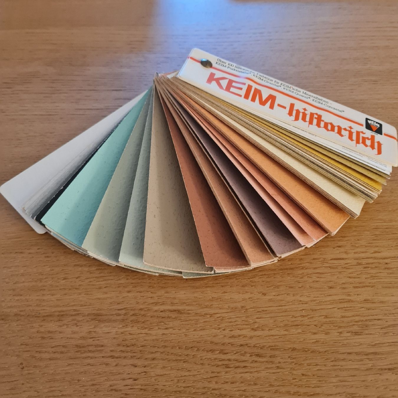 Colori: Farbfächer Keim Farben – Usato da Basel venduto da Piscosour01 2