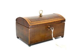 B0074 Antike Runddeckel-Schatulle mit Seide-Interieur ~1860