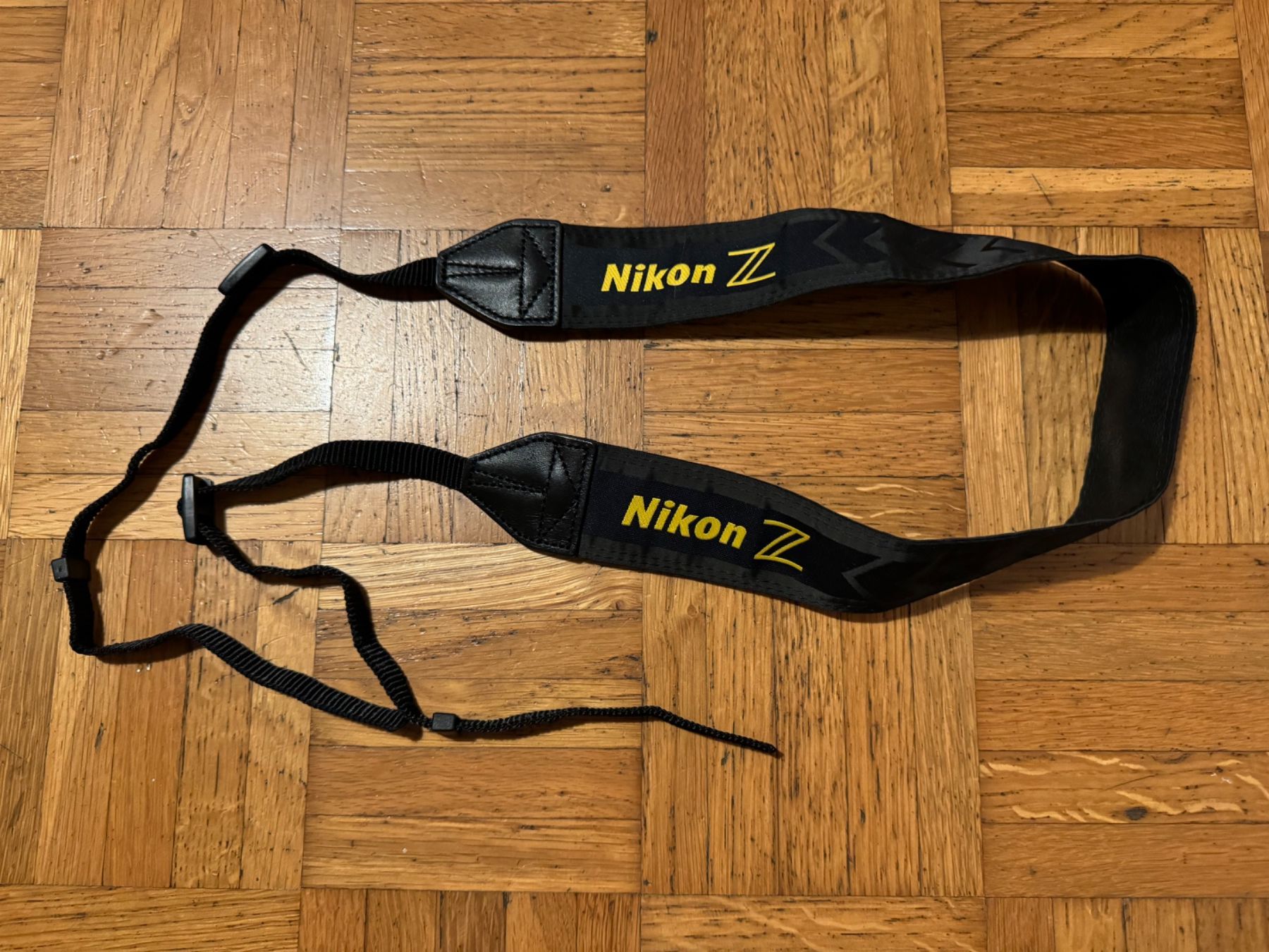 Nikon Sonstige Kleidung & Accessoires: Nikon Z Kamera Trageriemen – Neu (gemäss Beschreibung) aus Muri b. Bern von saeny