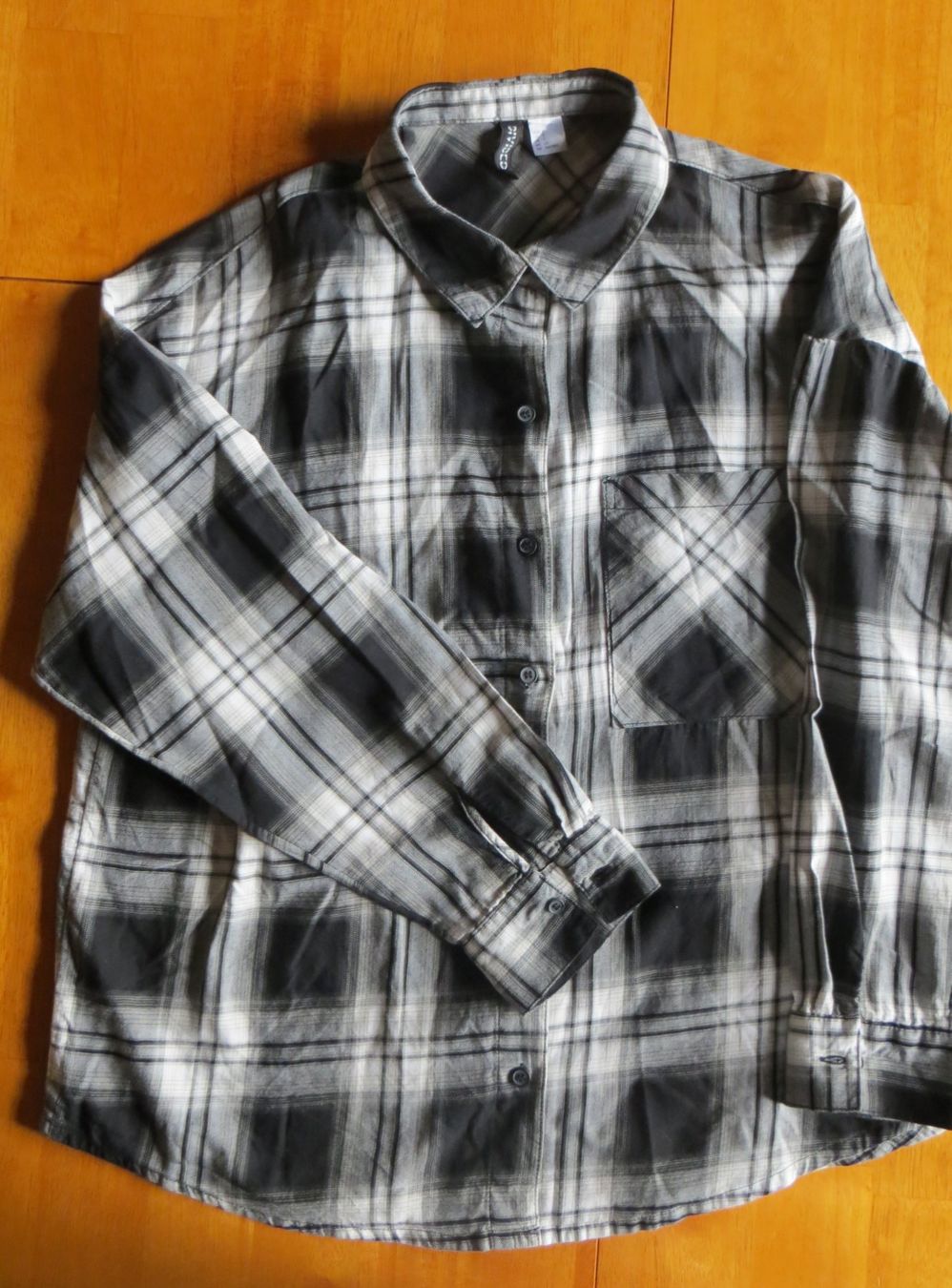 Kleiderpakete: Lot 34 S Bershka H&M Mango – Gebraucht aus Athenaz (Avusy) von Kurtzuegg 1