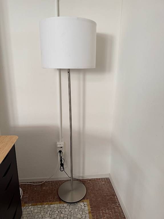Lampade: Stehlampe grosser Lampenschirm – Usato da Bern venduto da figureskater 1