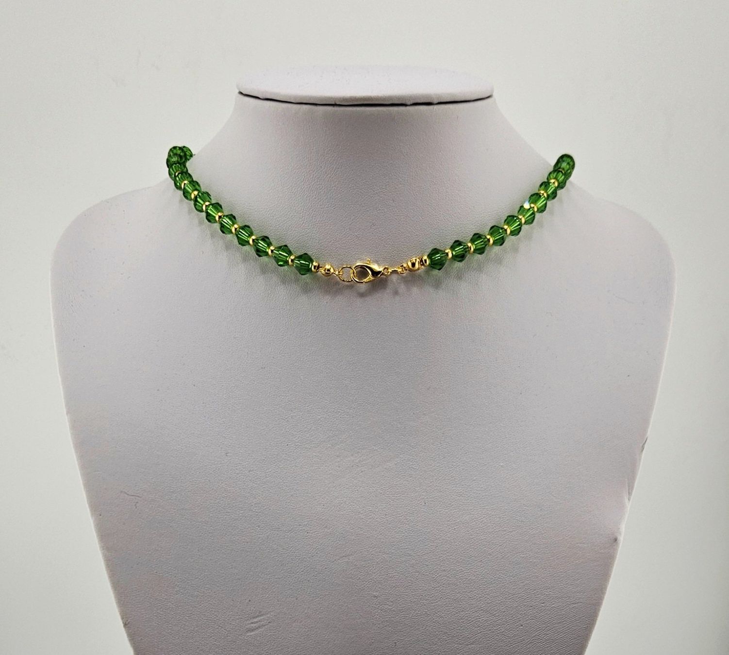 Catenine: Damenhalskette Grün facettiert mit Goldperlen – Nuovo e nell'imballaggio originale da Thalwil venduto da Seasons-Schmuck 1