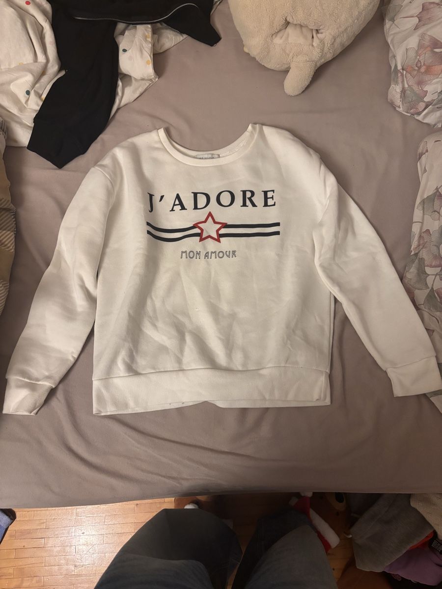 Pulls et sweat-shirts: Pull blanc imprimé "J'ADORE MON AMOUR" Primark – D'occasion à Denges par val_j8w7 1