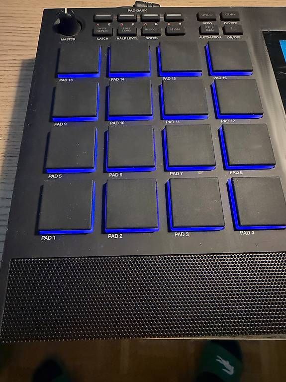 Musikinstrumente: AKAI MPC Live 2 – Gebraucht aus Forch von Ricaplus 2