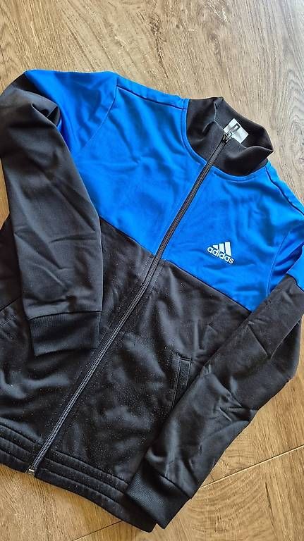 Adidas Giacche & Cappotti: Adidas Trainerjacke 140 – Usato da Adelboden venduto da afkcamper