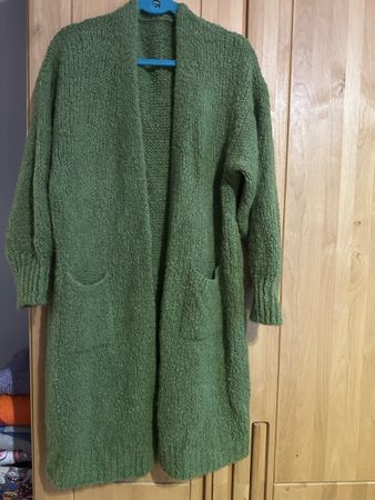 Warme Strickjacke aus Italien, Gr.L Farbe Grün!