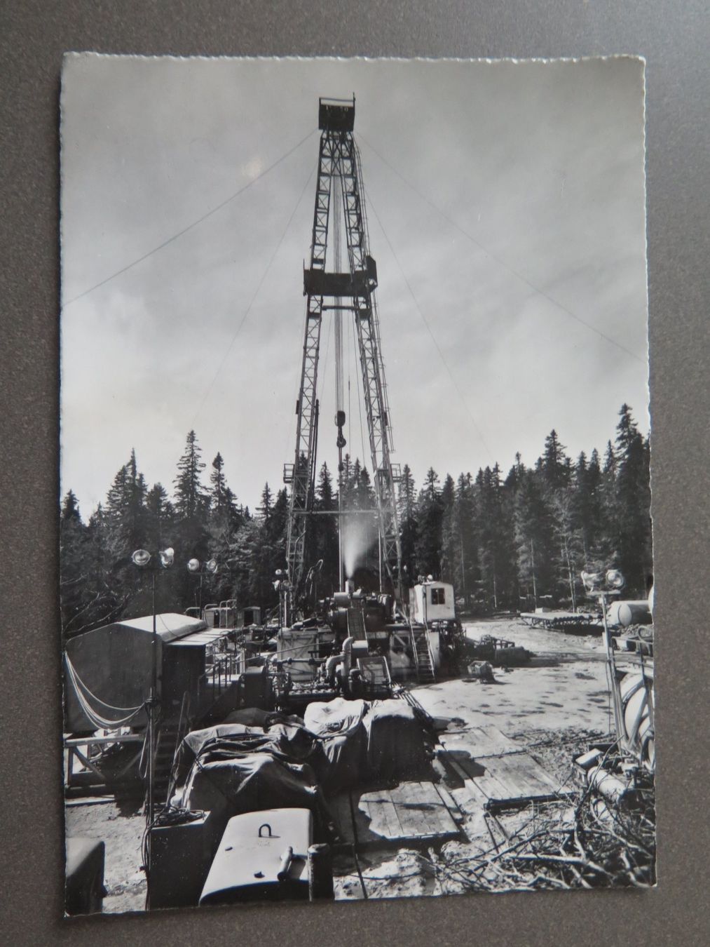 Cartoline postali: RISOUD - RECHERCHES DE PÉTROLE DANS LA FORÊT DE RISOUD – Usato da Wittenbach venduto da lipasal