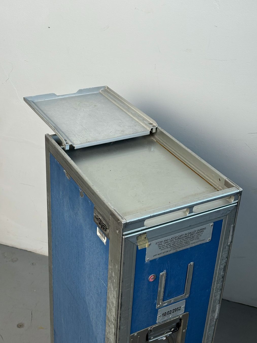 Swissair Sonstiges zu Aviatik: Flugzeugtrolley KLM, Original Vintage – Gebraucht aus Liebefeld von Orvin2534 2