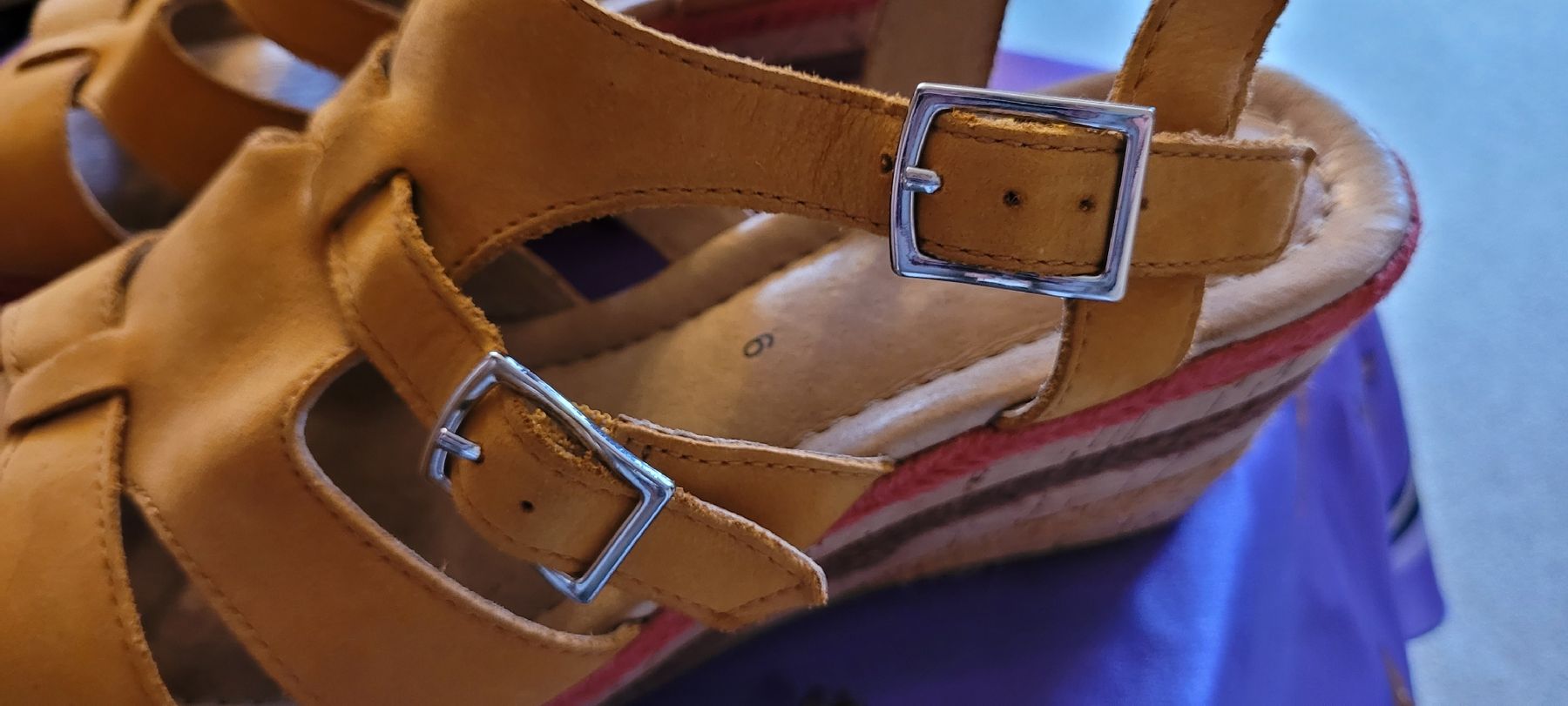 Gabor Damenschuhe: Gabor Wildleder Sandaletten Gr.39 – Gebraucht aus Winterthur von Wohnhaus 3
