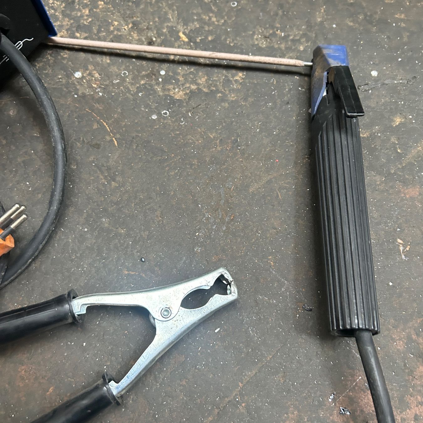 Saldatori: Kleines Elektrodenschweissgerät 230V – Usato da Untersiggenthal venduto da sinamoll 1