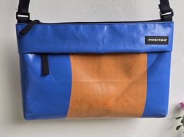 Freitag Tasche F553 Lou, Blau/Orange
