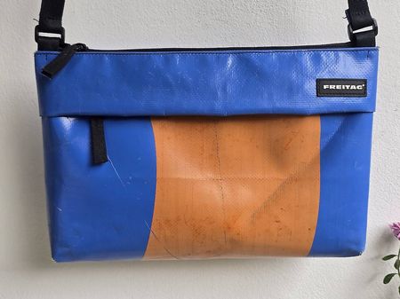 Freitag Tasche F553 Lou, Blau/Orange
