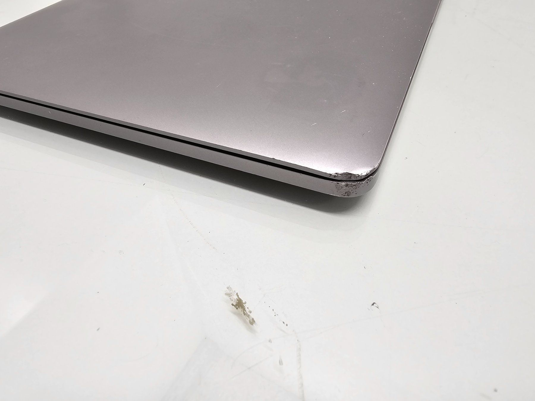 Apple Notebooks: Macbook Pro 2016 mit Defektem Bildschirm – Defekt aus Niederdorf von  5
