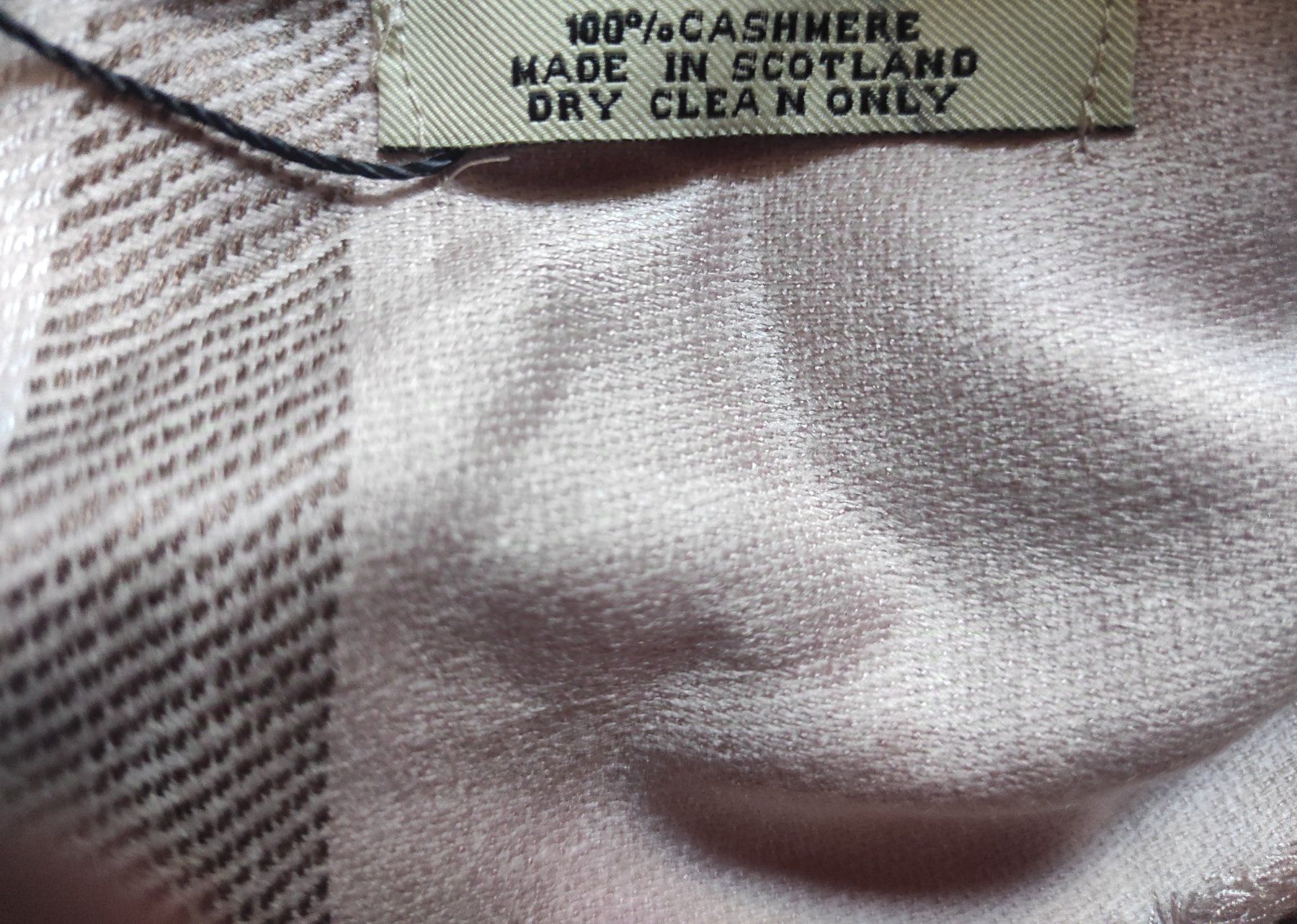 Foulards, Tücher & Schals: Écharpe long en couleur poudre rosé – Neu und originalverpackt aus Renens VD von cla_7zv5 1