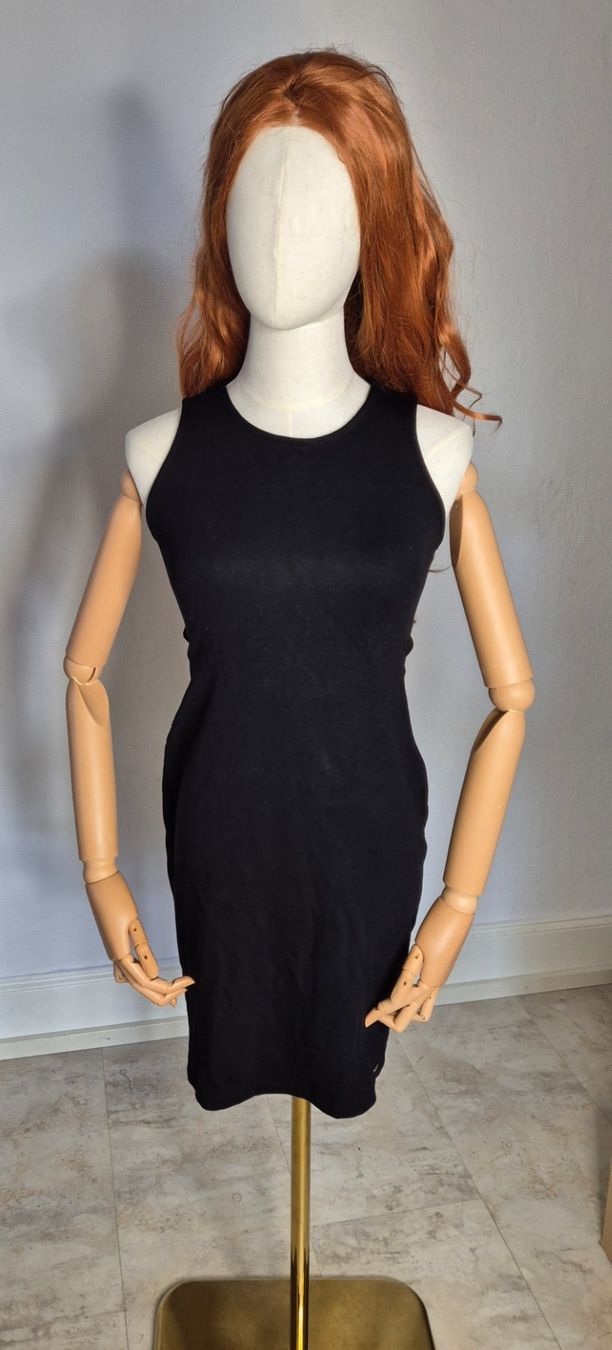 Armani Kleider: Kleines schwarzes Kleid von Armani Exchange – Gebraucht aus Leissigen von ali_k9v8 1