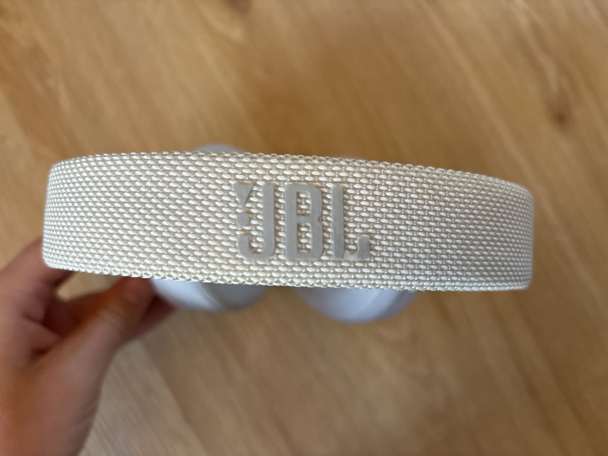 JBL Cuffie: JBL Live Bluetooth over ear Kopfhörer – Usato da Klosters venduto da ang_cj7r 3