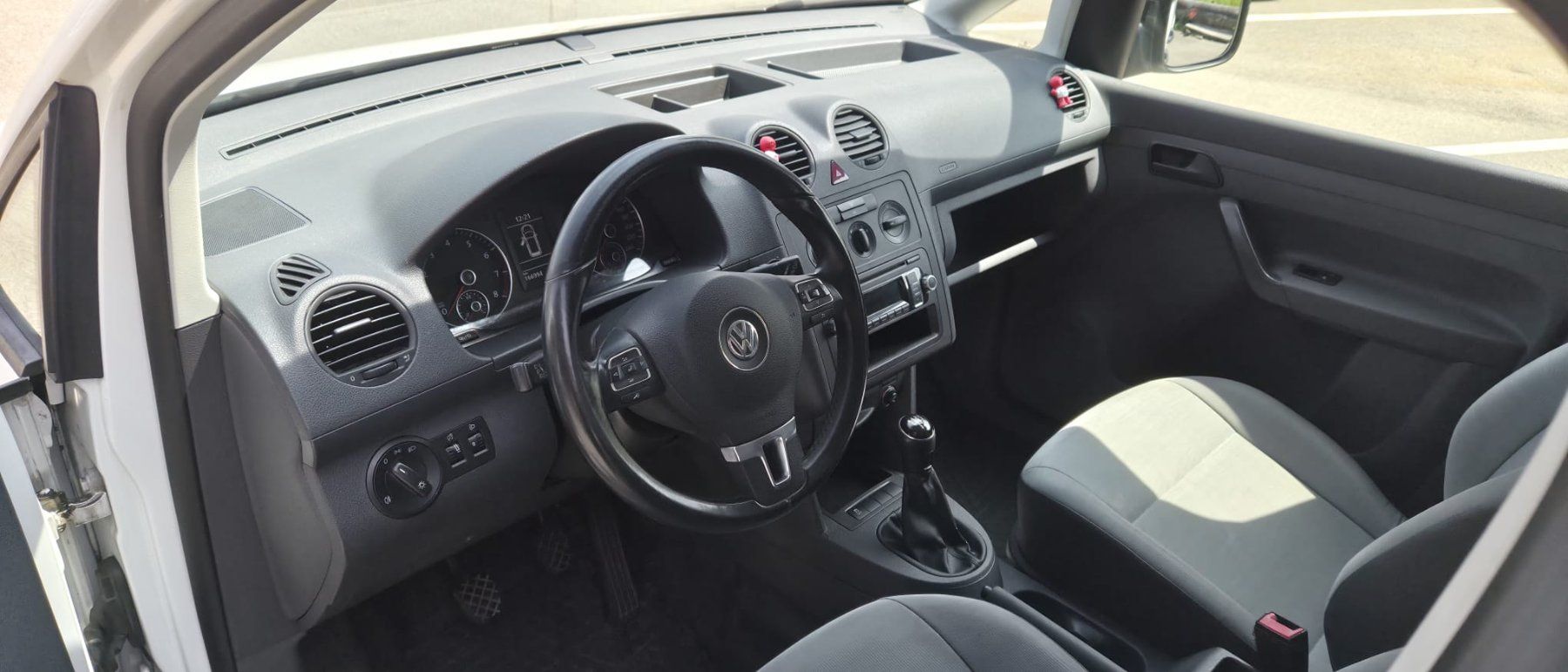 VW Véhicules utilitaires: VW Caddy 2.0 Erdgas / Benzin – D'occasion à Rickenbach b. Wil par sto_5zwq 8