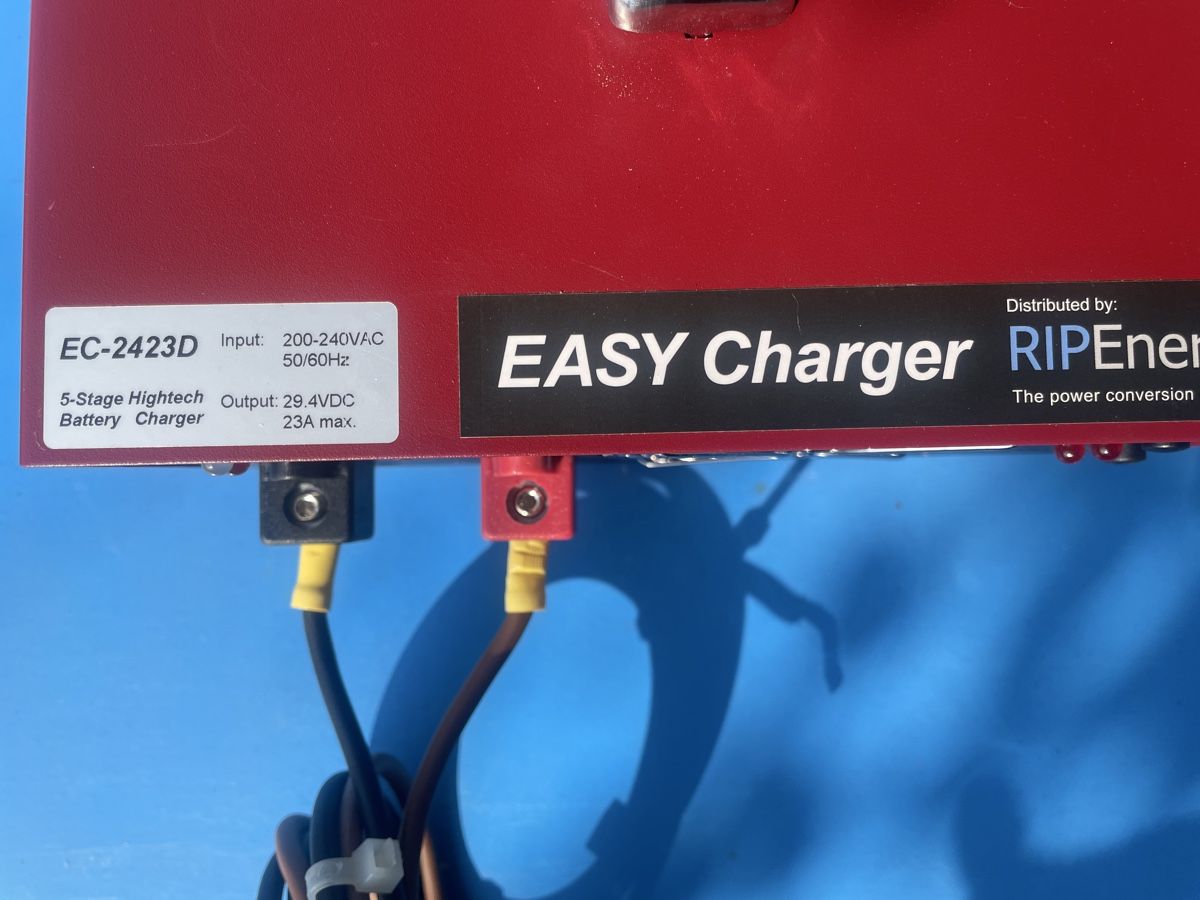 Voltcraft Caricatori & Batterie: Ladegerät für Solaranlage – Usato da Dietlikon venduto da ursbrunner 1