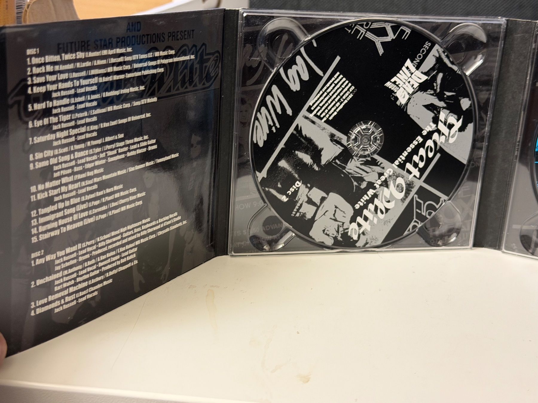 CD: Great White - The Essential Great White - SRA04B – Usato da Küsnacht ZH venduto da JazzRecords 3