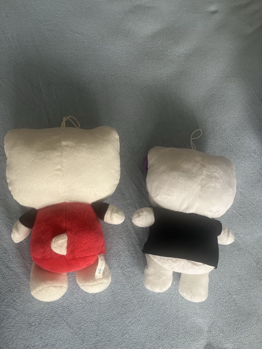 Hello Kitty Statuette: 2 Hello Kitty Stofftier ca. 23cm gross, Top Zustand! – Usato da Olten venduto da sae_82z2 1