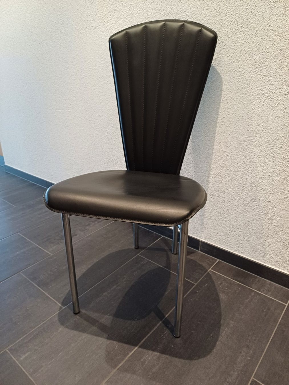 Stühle: Kunstlederstuhl Schwarz Chrom Esszimmerstuhl – Gebraucht aus Wetzikon ZH von siga01
