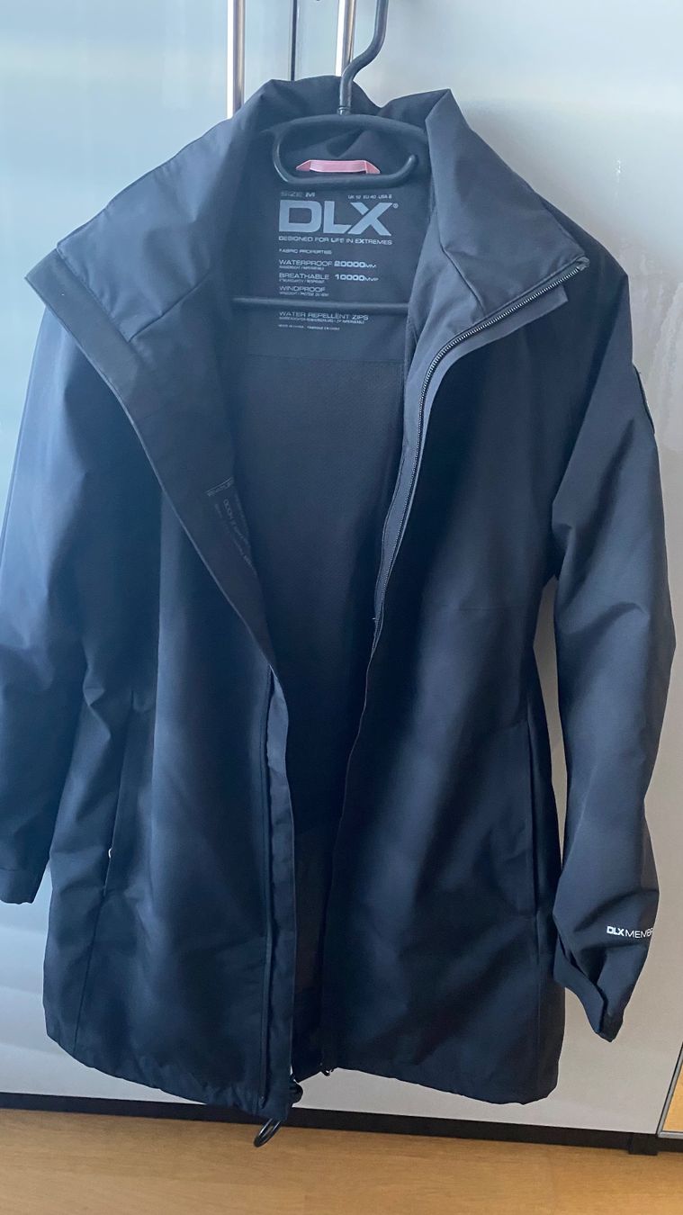 Tchibo Jacken: Regenjacke DLX – Gebraucht aus Starrkirch-Wil von sclupain