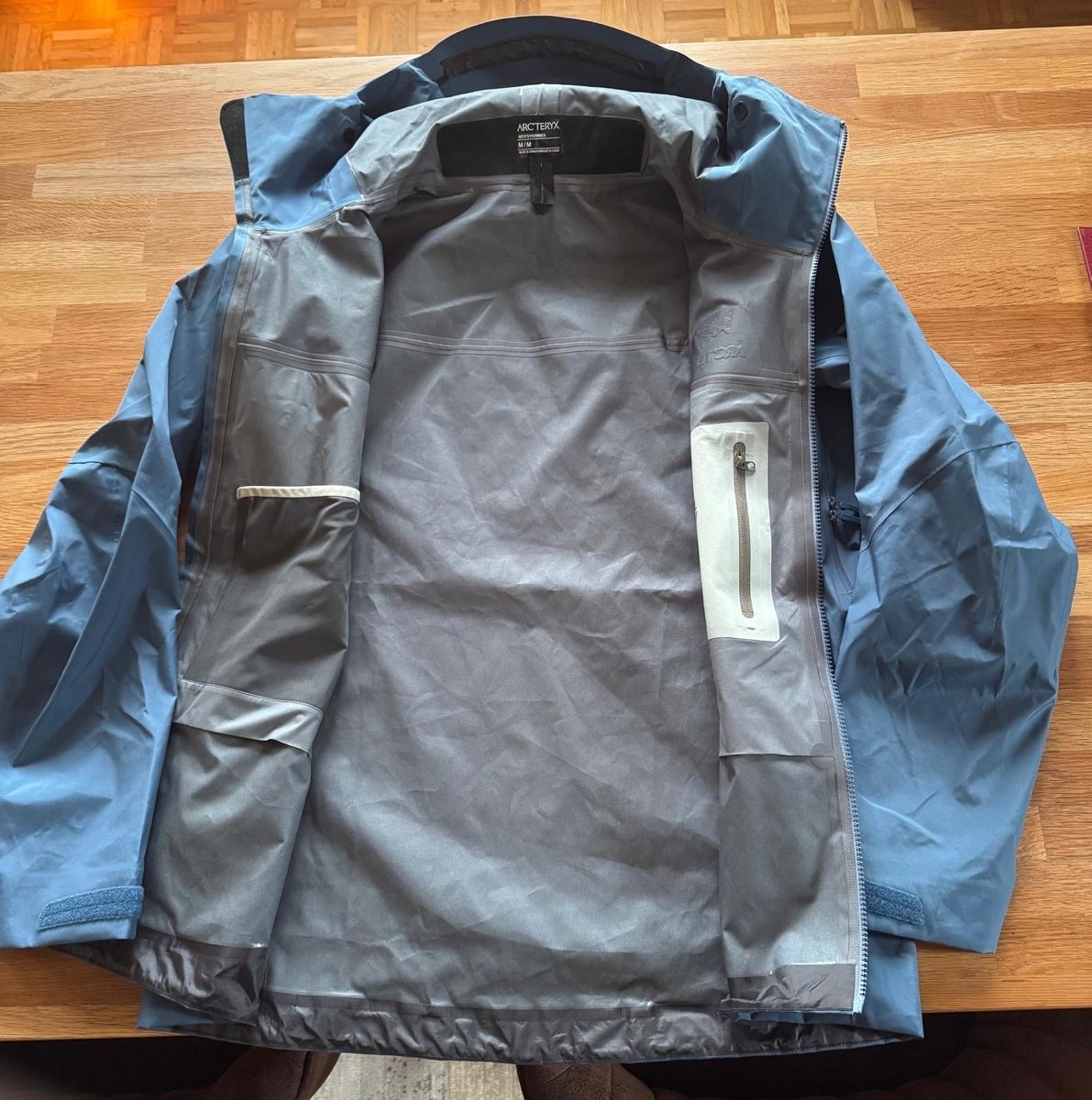 Arcteryx Giacche: Arc’teryx Alpha SV – Nuovo (secondo la descrizione) da Augst BL venduto da Fabian2000 2