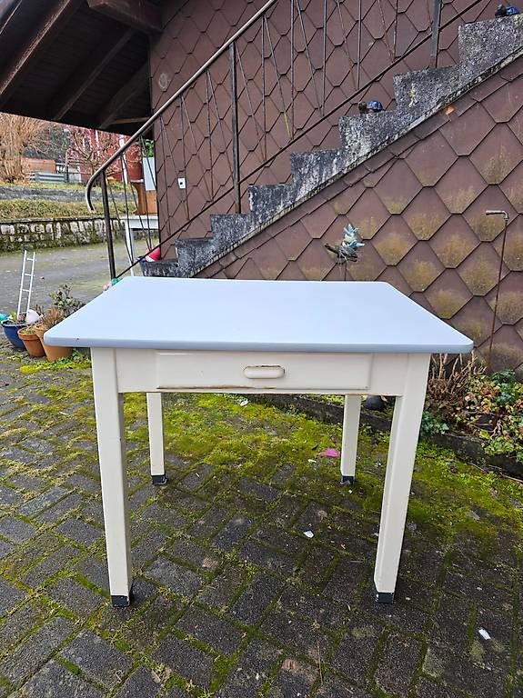 Tische: Tisch – Gebraucht aus Zuzgen von KaffiiZ