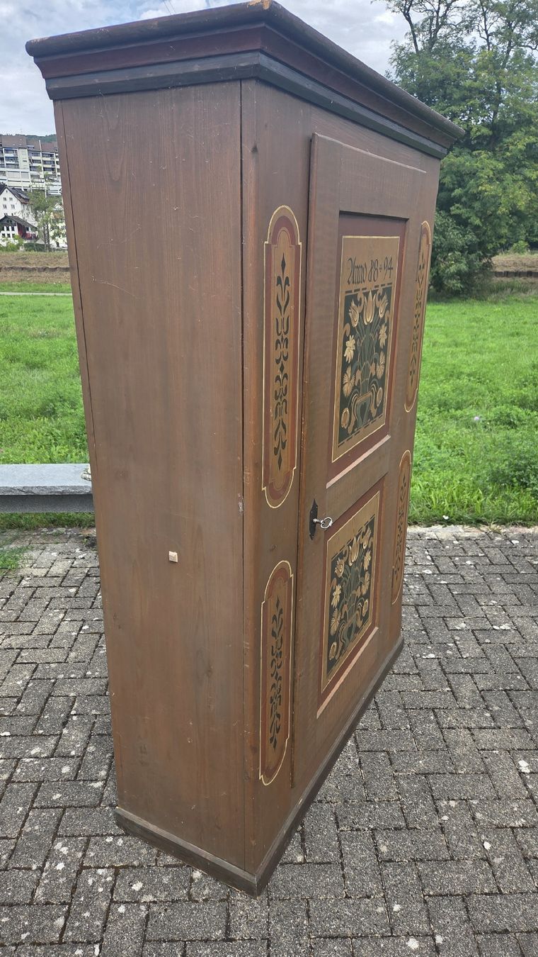 Armadi: Alter handbemalter Schrank 1894 – Usato da Lengnau AG venduto da xoxASTROxox 1