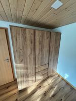 Kleiderschrank in Holzoptik, sehr guter Zustand