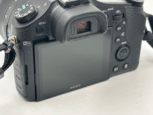 Sony Kamera: Sony DMC-RX10 / RX10 I / Mark 1 – Gebraucht aus Seewis Dorf von Plebejus 4
