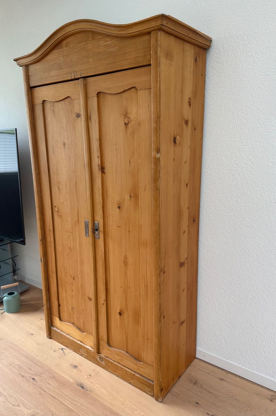 Schränke: Bauernmöbel 2-türiger Kasten – Gebraucht aus Pfäffikon SZ von Curli 1