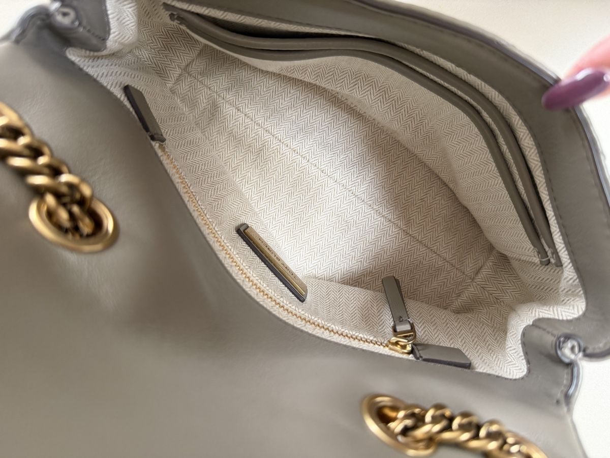 Tory Burch Borse da donna: Tory Burch Schultertasche Kira in Grau – Nuovo (secondo la descrizione) da Adliswil venduto da tioe 7