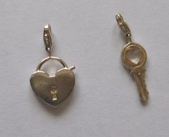 Zwei Charm von Thomas Sabo Schloss mit Schlüssel