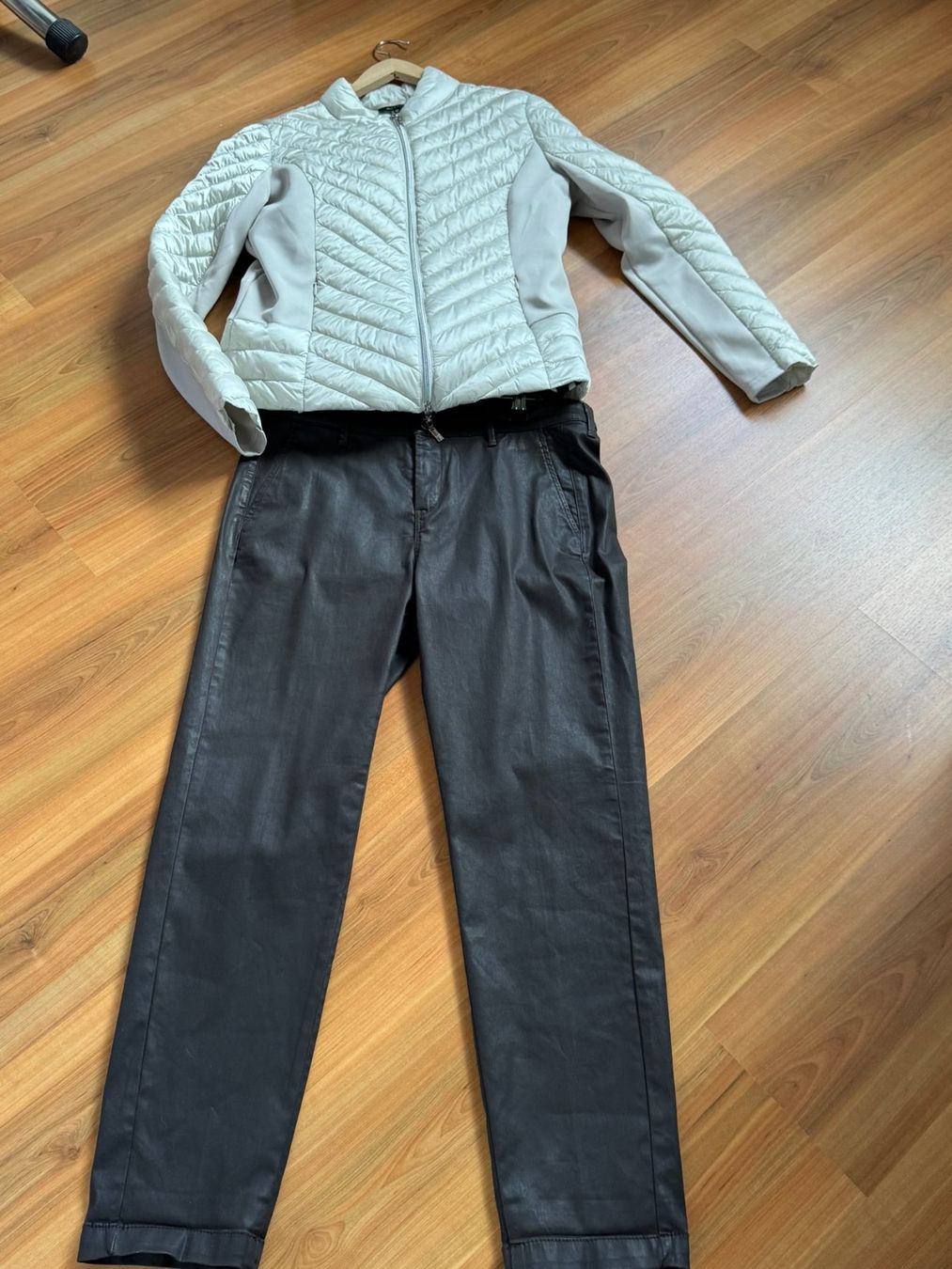Pantaloni: MAC Chino Hose Lederoptik – Nuovo (secondo la descrizione) da Burgdorf venduto da Bizeli 4