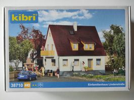 Einfamilienhaus Lindenstrasse, Bausatz von Kibri H0